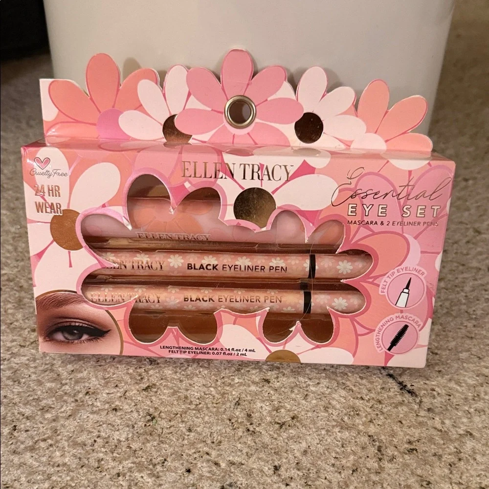 Ellen Tracy Black Essential Eye‎ Set